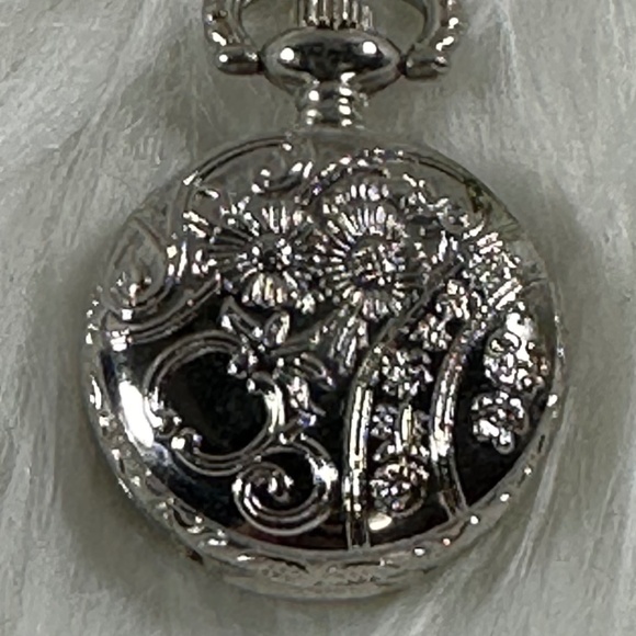Quartz Silver-Tone Pocketwatch Pendant Necklace 16" SO PRETTY! - Picture 6 of 7